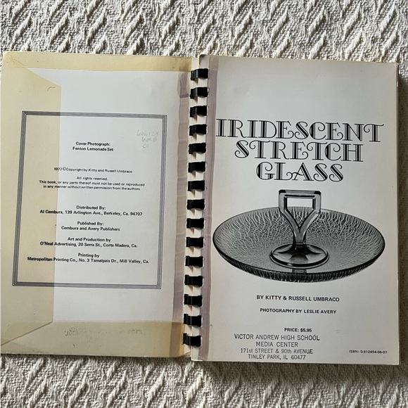 IRIDESCENT STRETCH GLASS by Kitty & Russell Umbraco, 1972 First Edition Guide - Picture 4 of 5